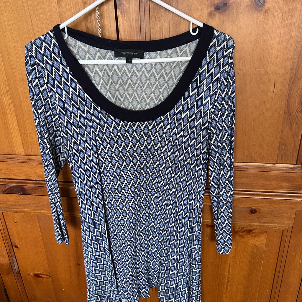 Karen Kane Navy And White Diamond Pattern Top